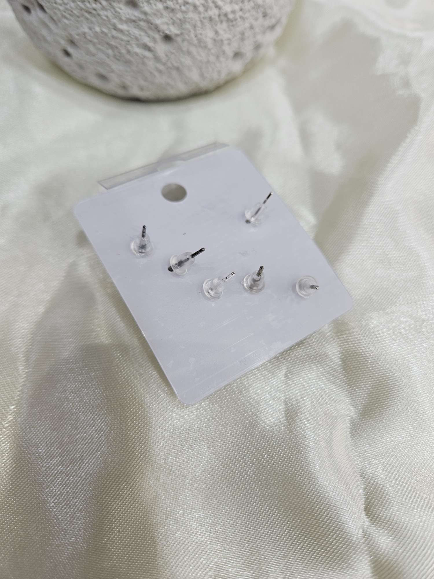 Valentine's Day Thanksgiving Graduation Season Exquisite Three Pairs Of Small Earrings, The Ground Stall Two Yuan Shop Hot Item Picture