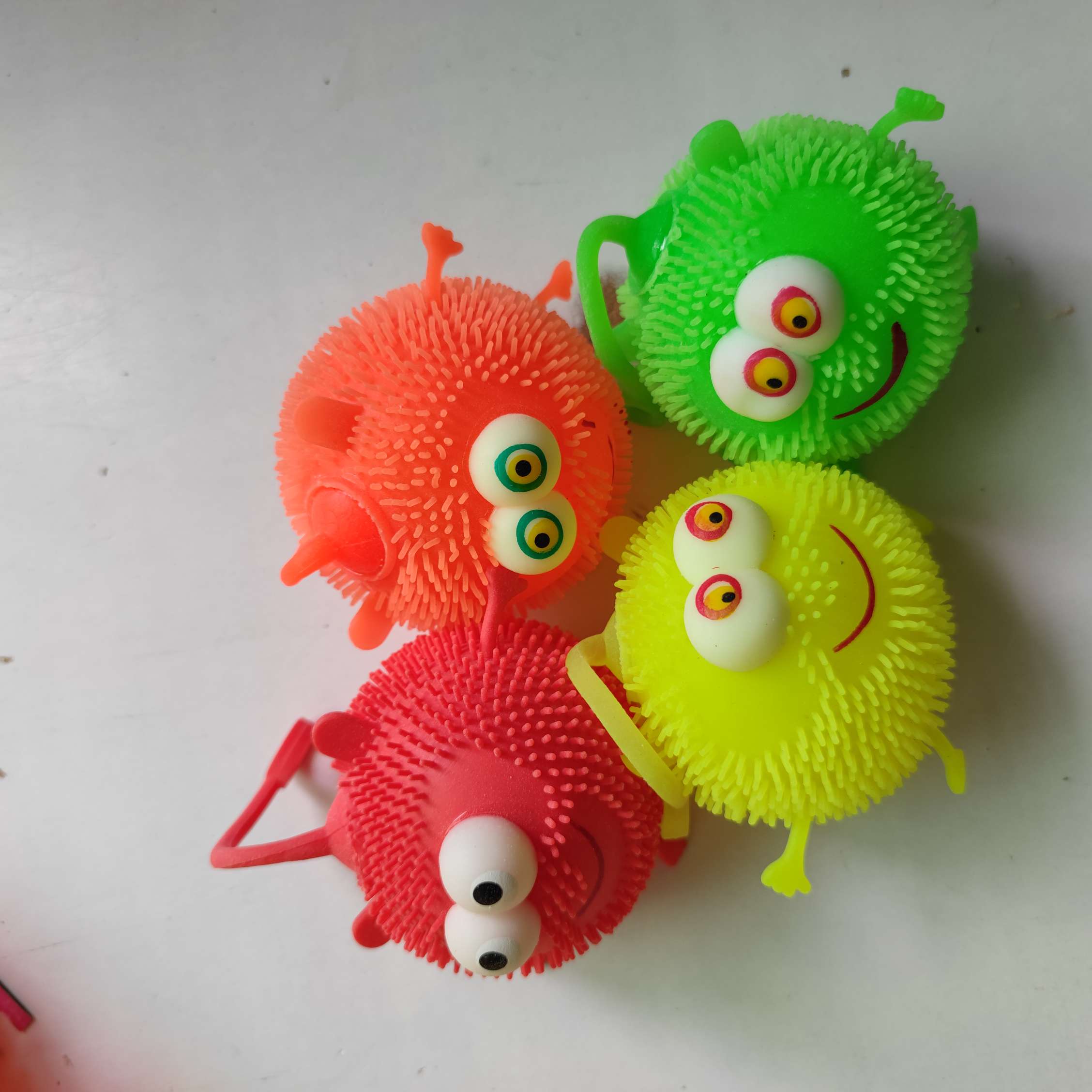 Smiling face fluffy ball Specification image