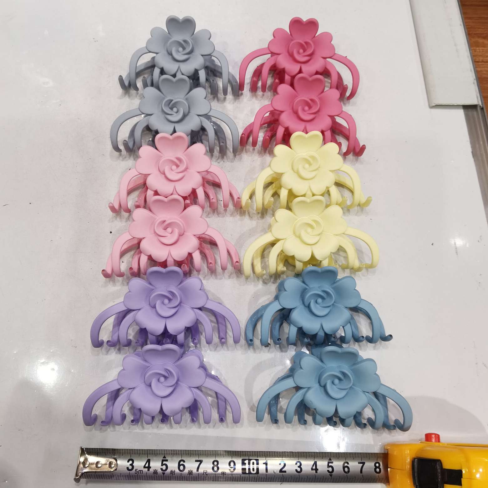 This popular and trendy Korean style is a classic and fashionable spring rubber with 6-color flowers Application Scenario
