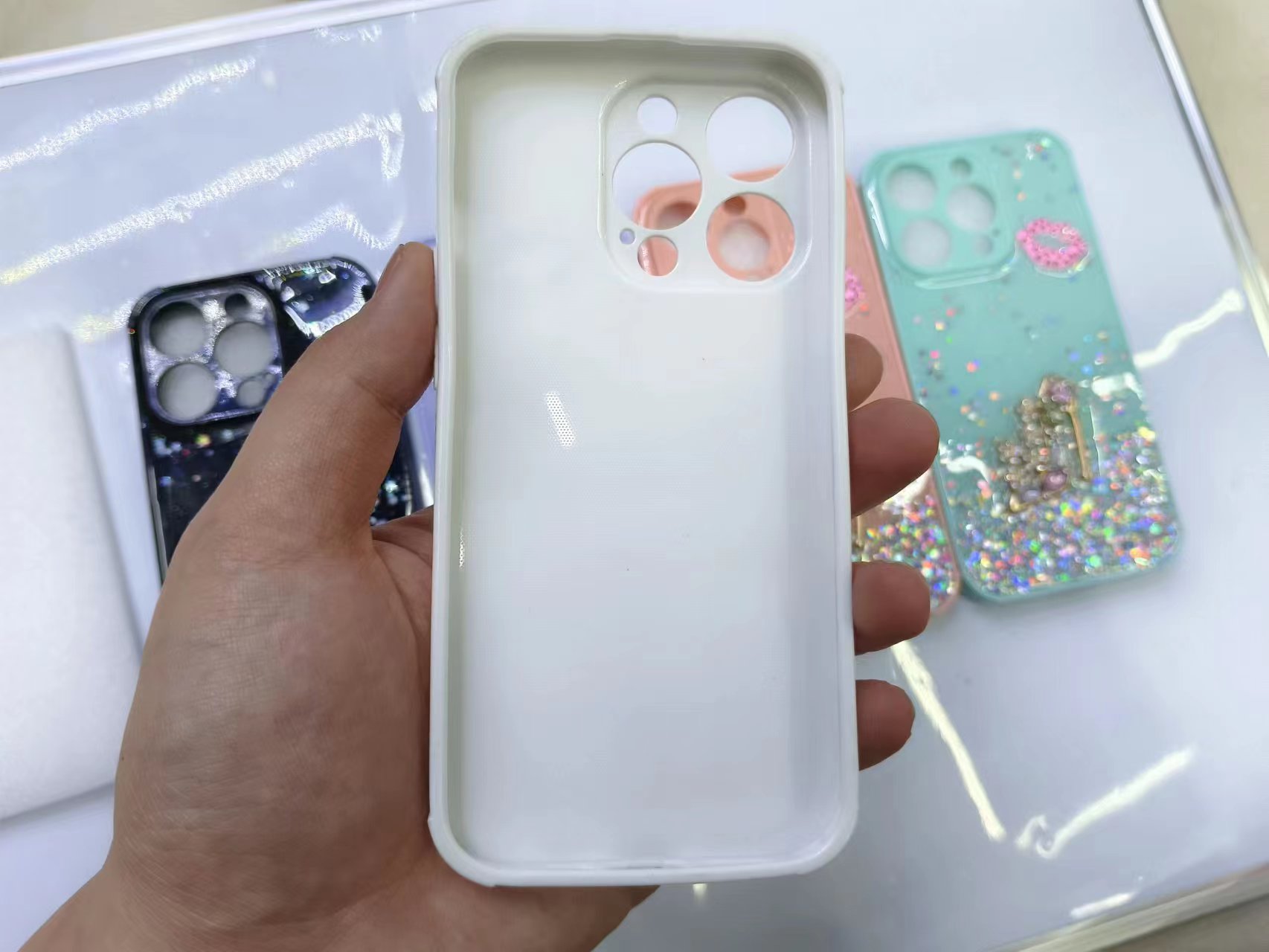 Jewelry accessories, sequined resin phone cases Application Scenario