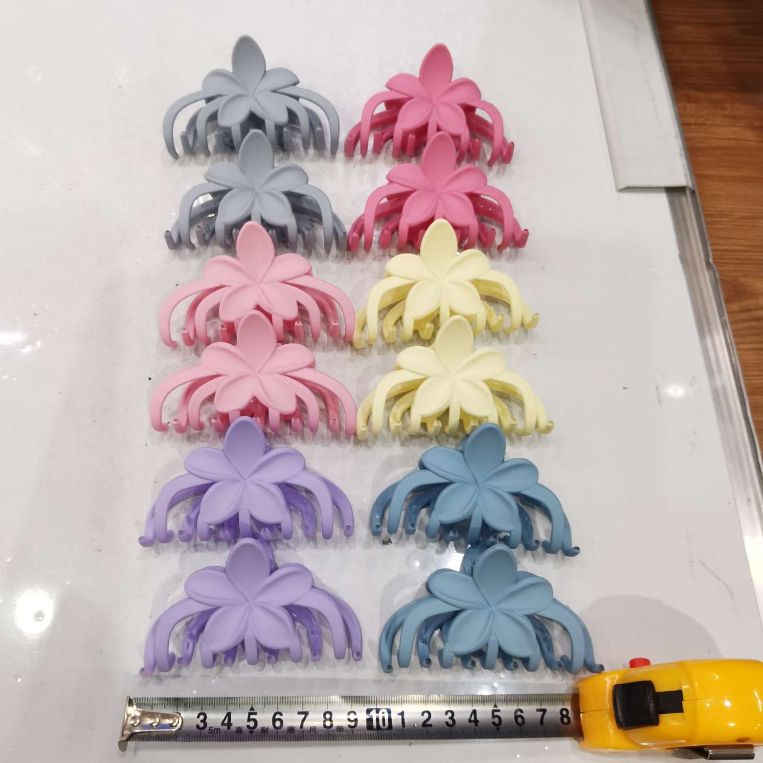 This popular and trendy Korean style is a classic and fashionable spring rubber with 6-color flowers Specification image