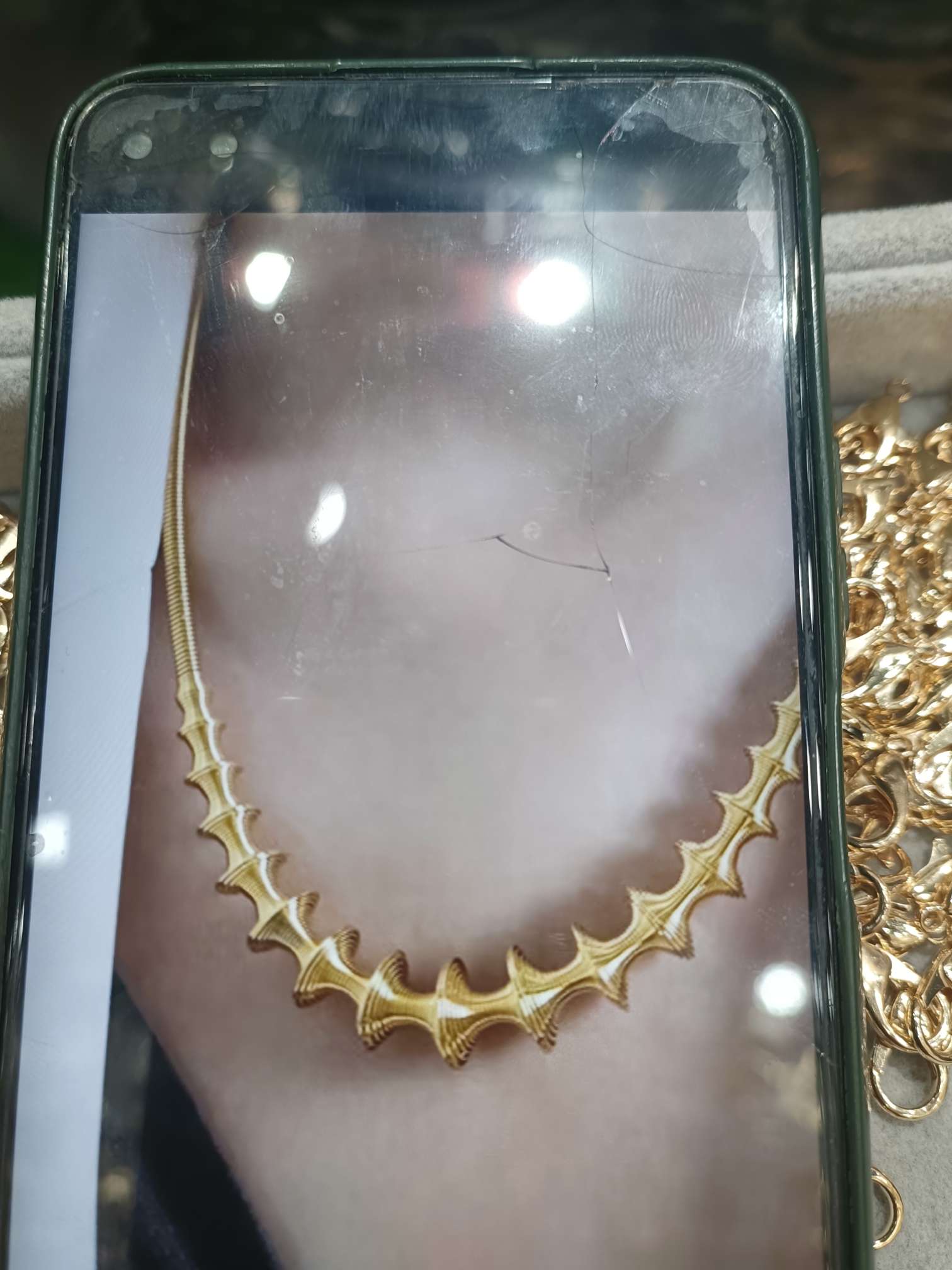 Exaggerated golden necklaces for iron wire export