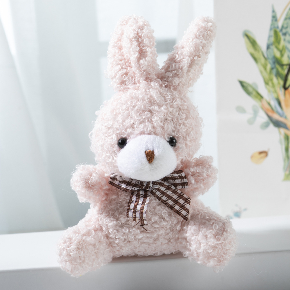 Dibujos animados peluche cojín cute pajarita sentado pequeño conejo bonecos juguetes para niños peluche colgante mochila llavero muñeca