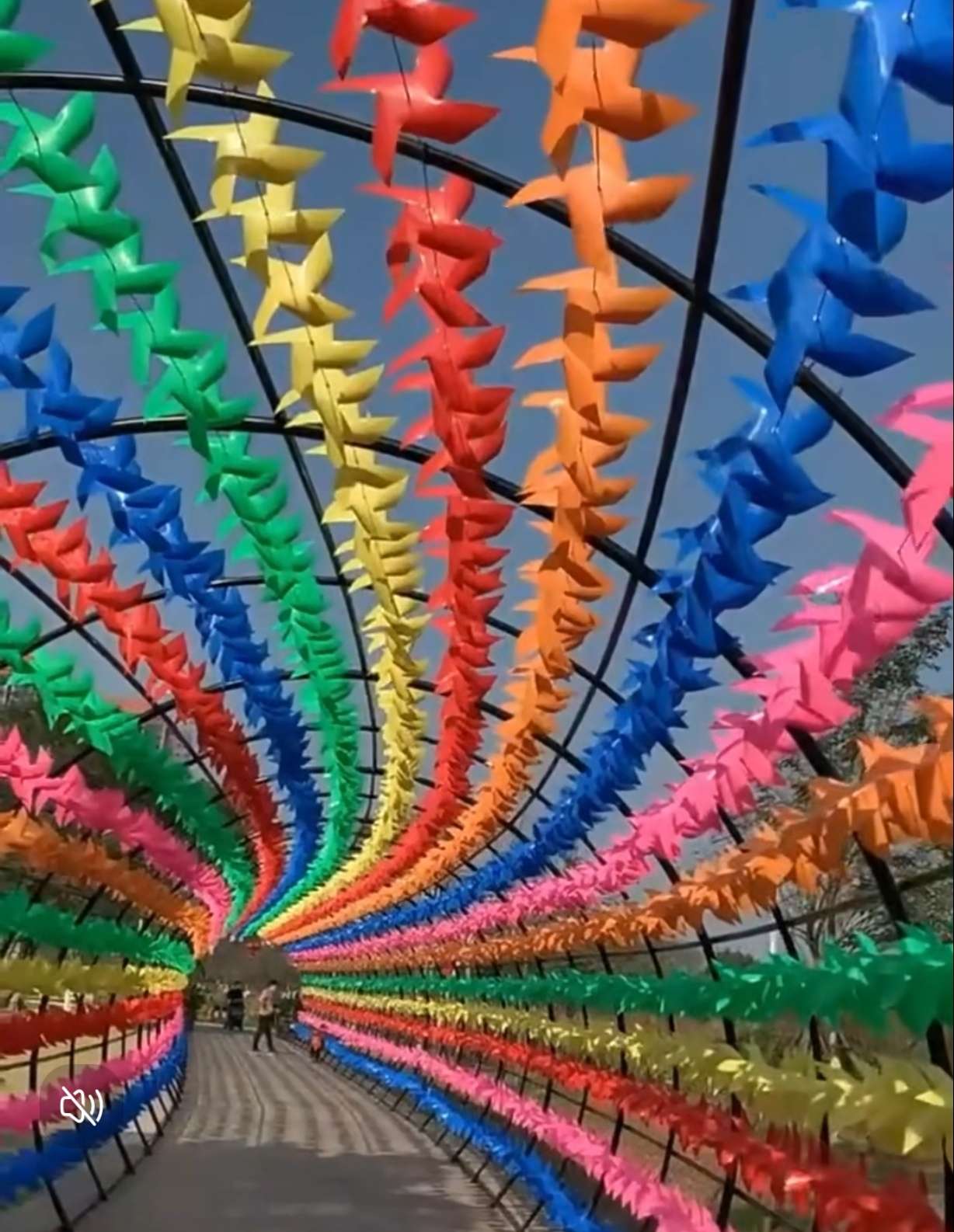 Outdoor windmill decoration, sports meeting, children's toys, hanging courtyard, custom plastic outdoor rotating colorful windmill string detail image 1