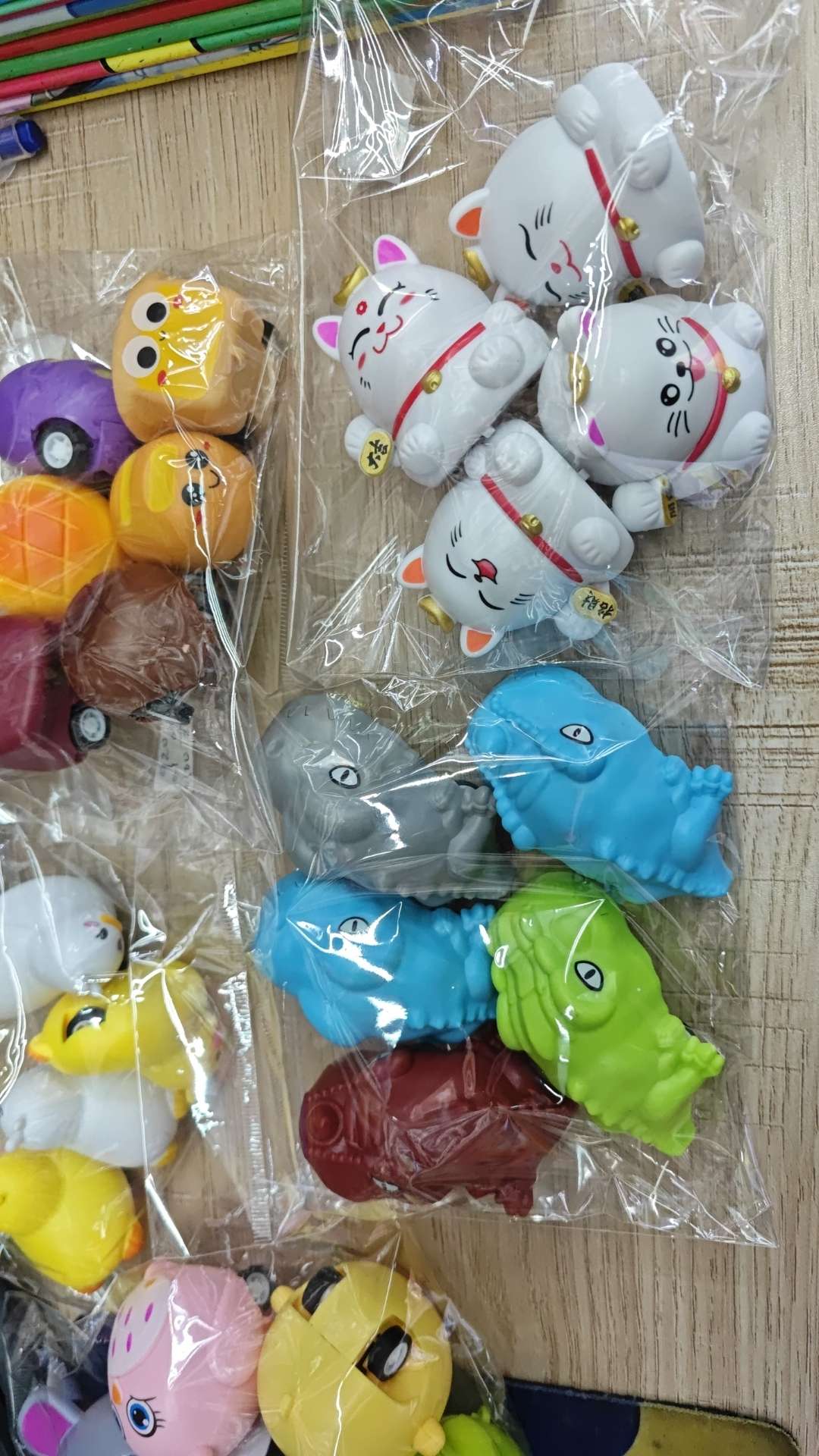 小孩玩具，可以做赠送品，回力卡通车好看
