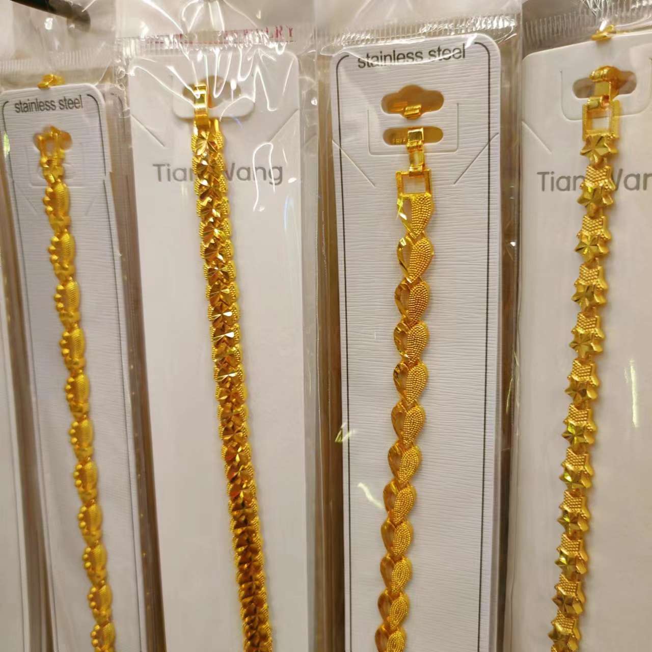 24K镀金手链 女士手链 款式随机保色产品