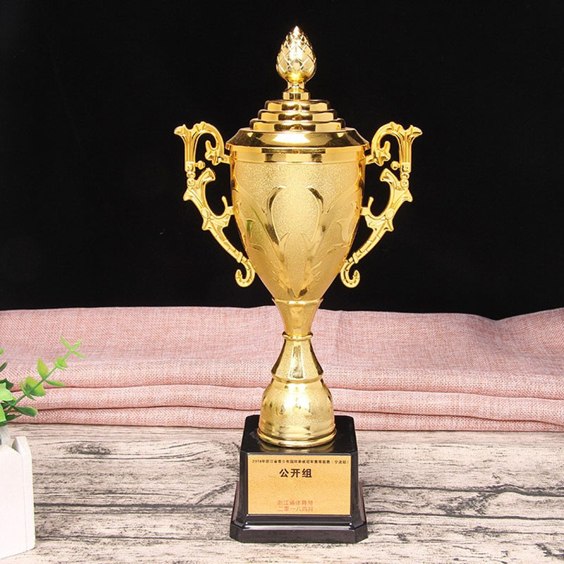 Small dudu XDJZ-QNHJB02 Wholesale Trophy Children's Trophy School students electroplated small plastic trophy with lid decoration wholesale trophy Application Scenario
