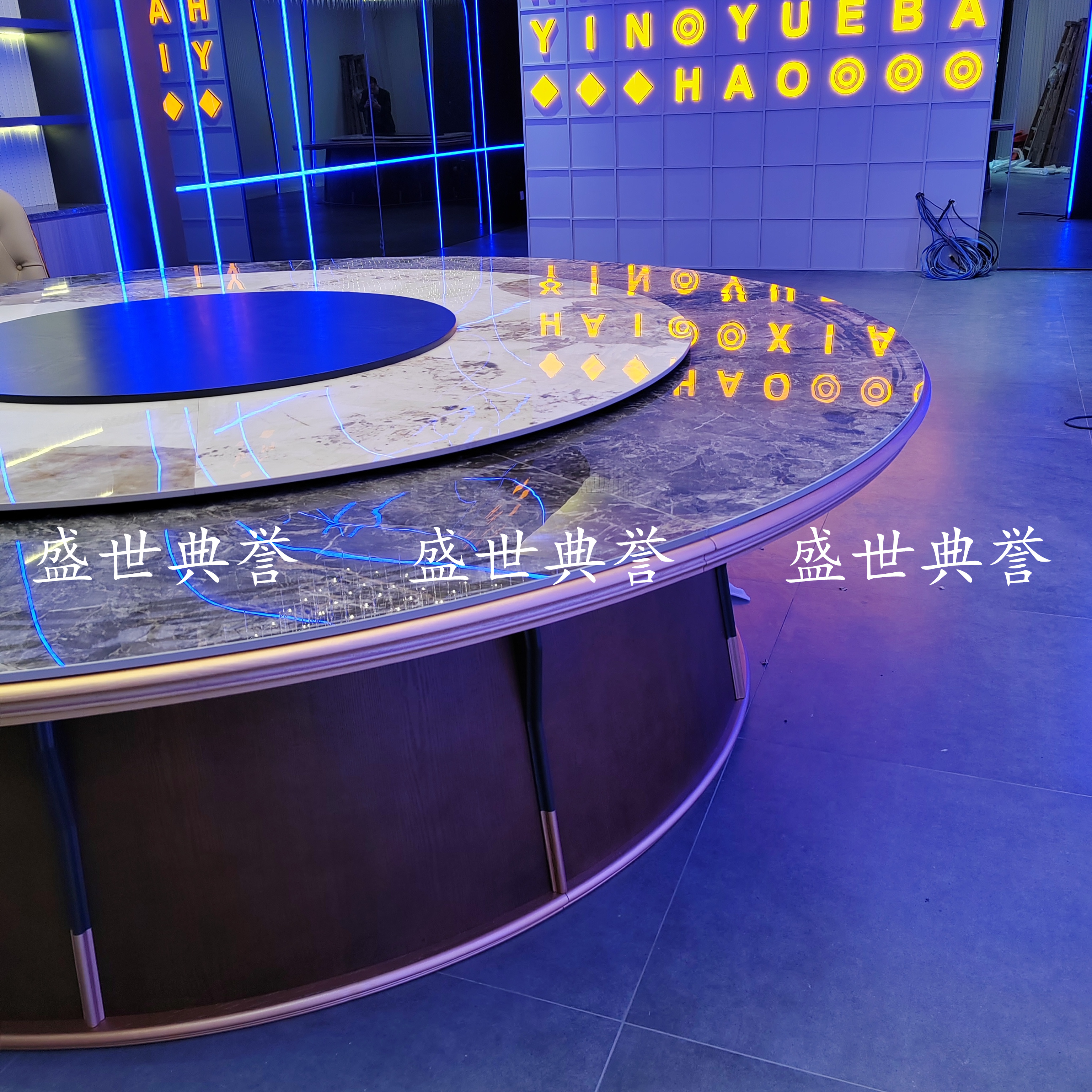 Xi 'an International Hotel's solid wood electric dining tables and chairs, seafood style rock plate dining tables, automatic rotating tables and large round tables for clubs Application Scenario