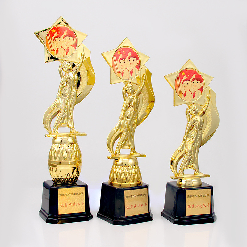 Small dudu XDJZ-195786 factory wholesale Amazon children's plastic small trophy kindergarten competition award toy mini plating trophy Item Picture