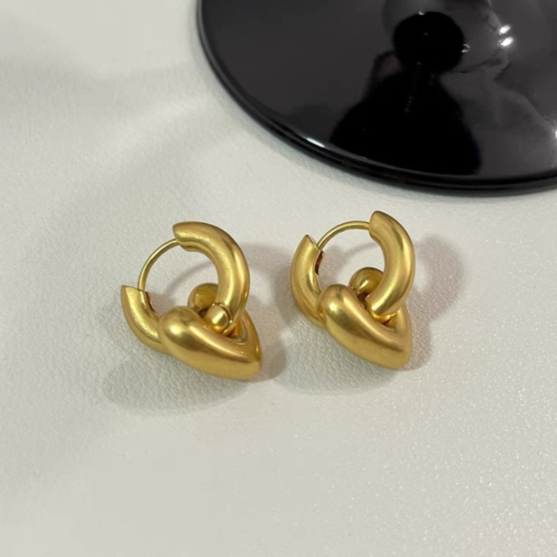 European and American ins fashion, simple and light luxury ear loops and earrings, stainless steel plated 18K smooth heart-shaped pendant earrings Item Picture