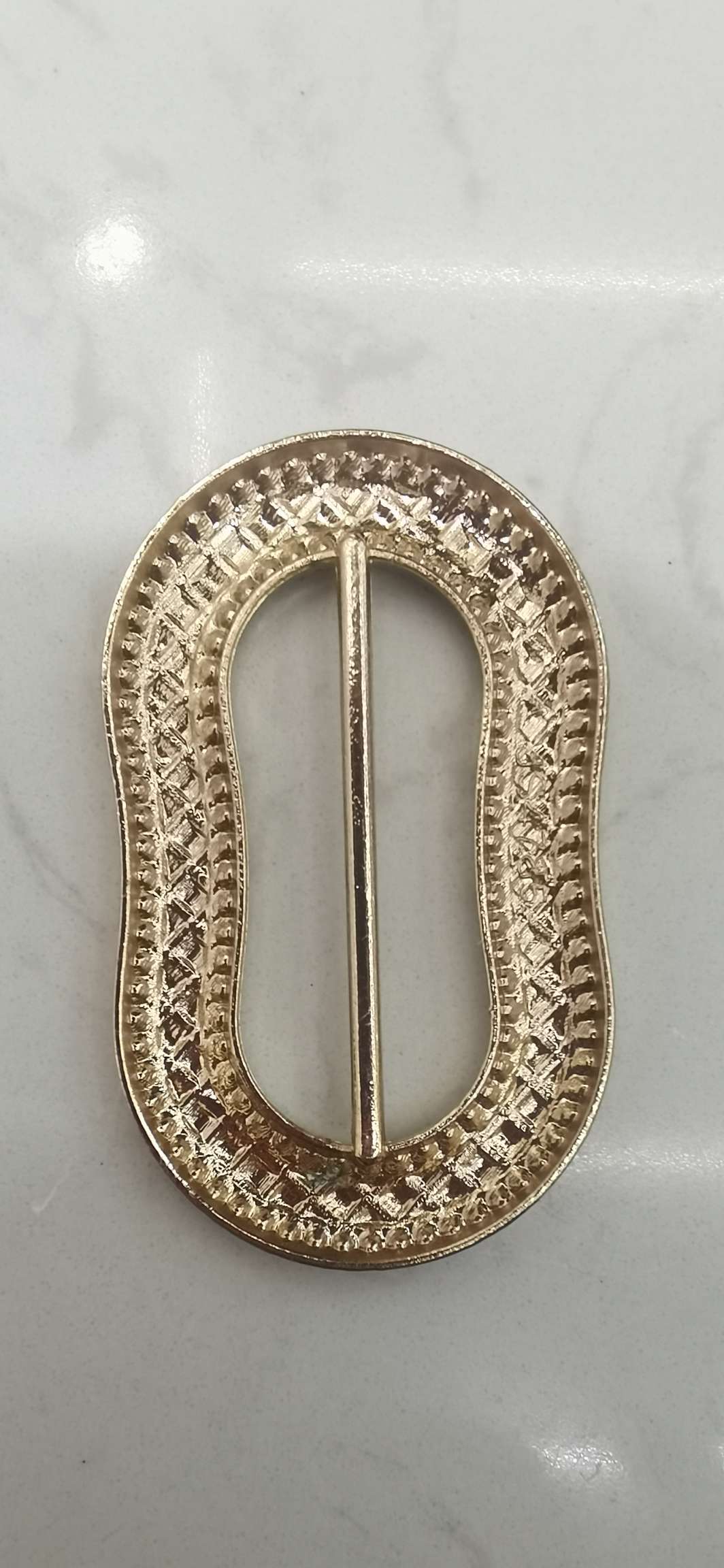Diamond-encrusted high-end alloy accessories enhance your charm details Picture