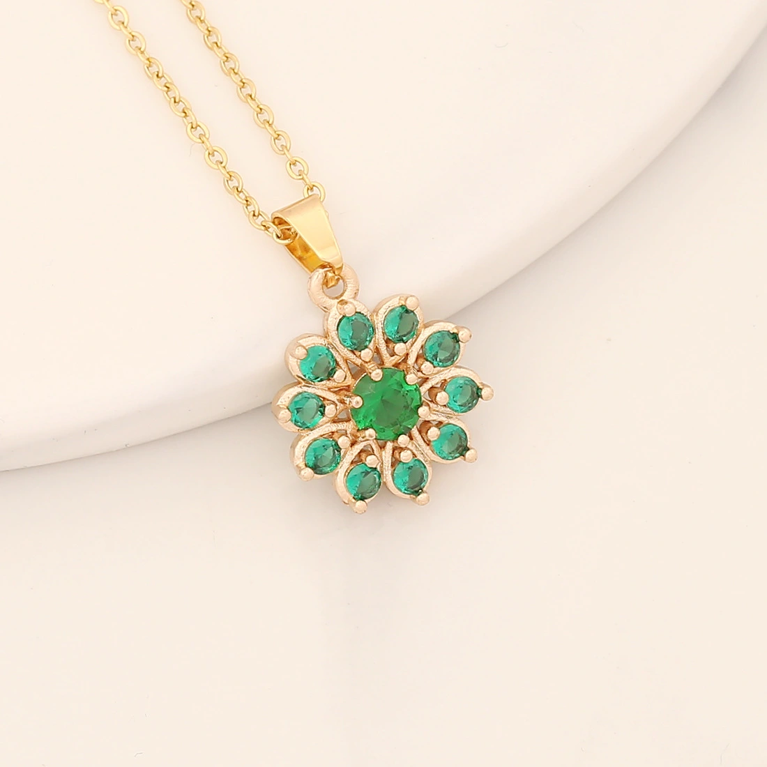 Sweet flower pendant of copper micro-inlaid colored zirconium necklace detail image 3