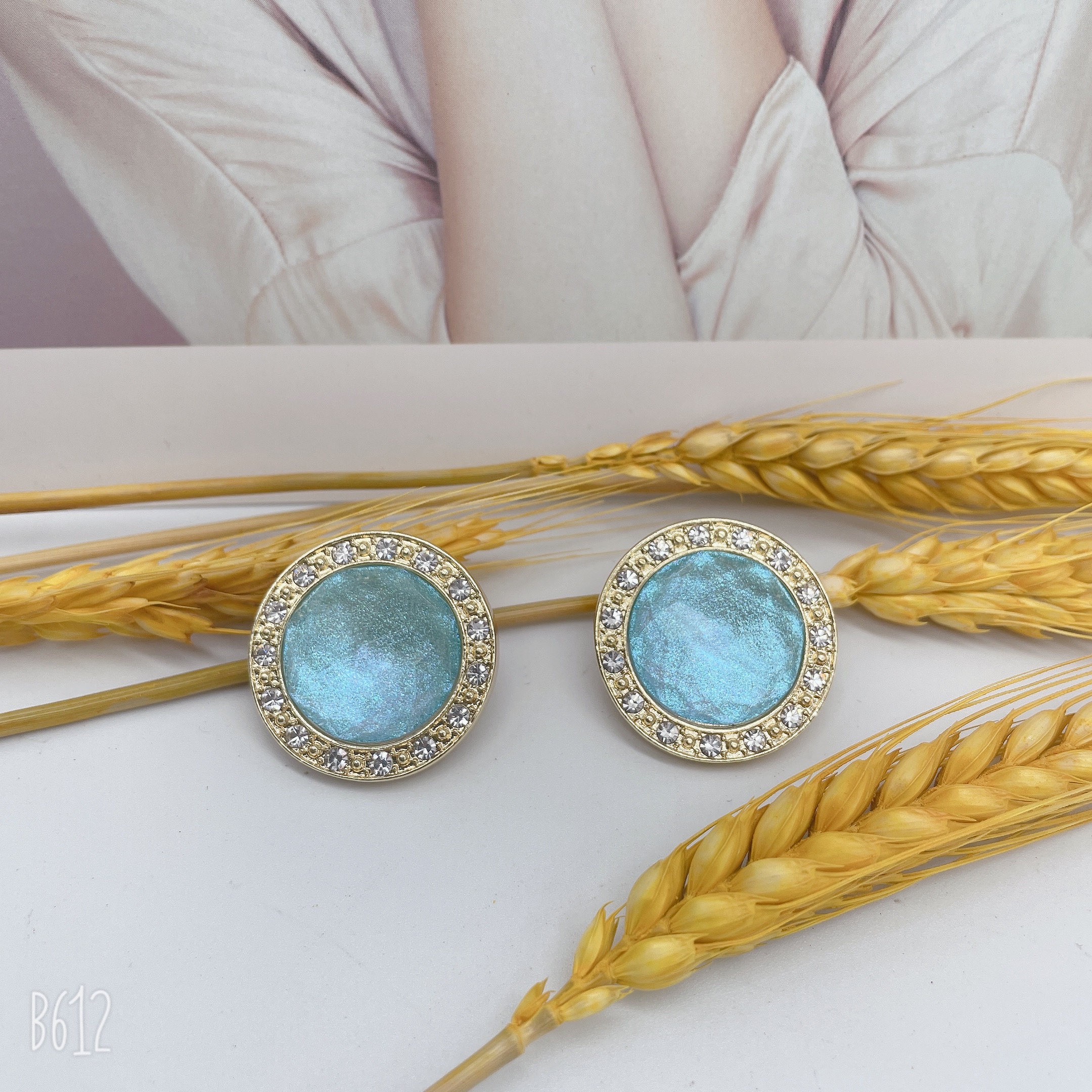 The 2024 new Korean-style earrings feature bright and colorful large round exaggerated stud earrings details Picture