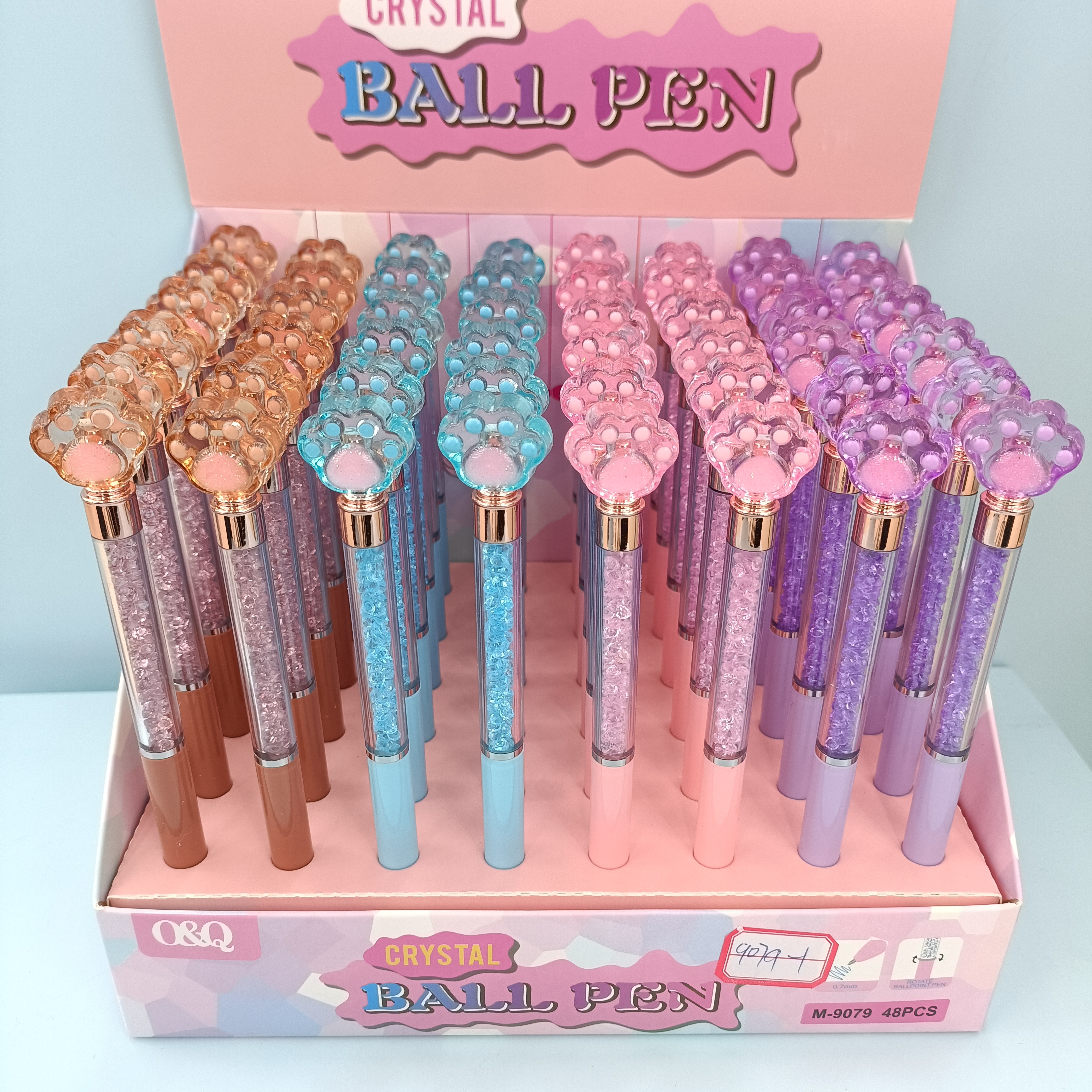 Cartoon styling twist pluma bola con cabeza de cristal styling pluma Application Scenario