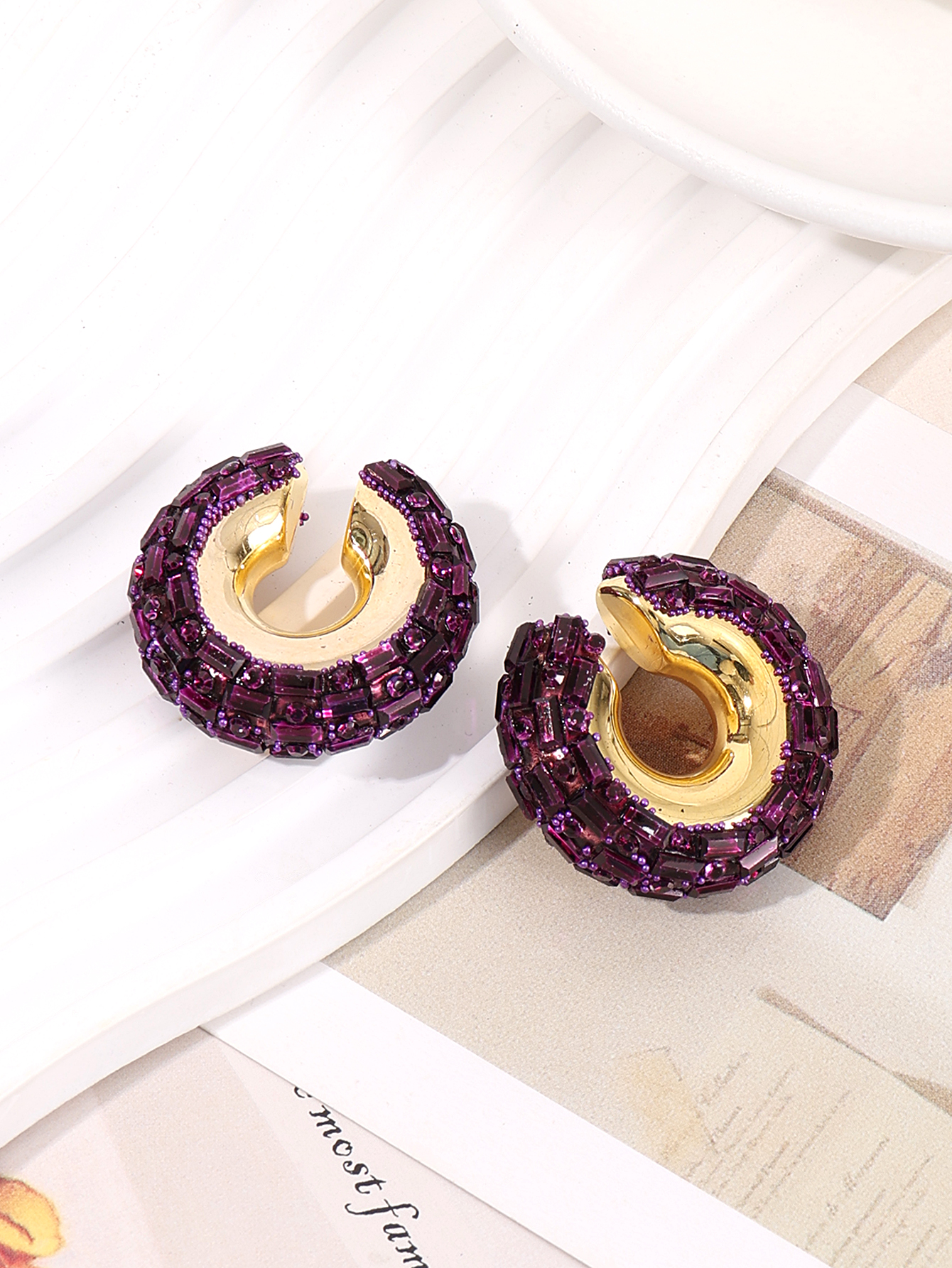 2024 New European And American Fashion Metallic Alloy C Word Diamond Without Ear Holes Women Ear Clip Item Picture