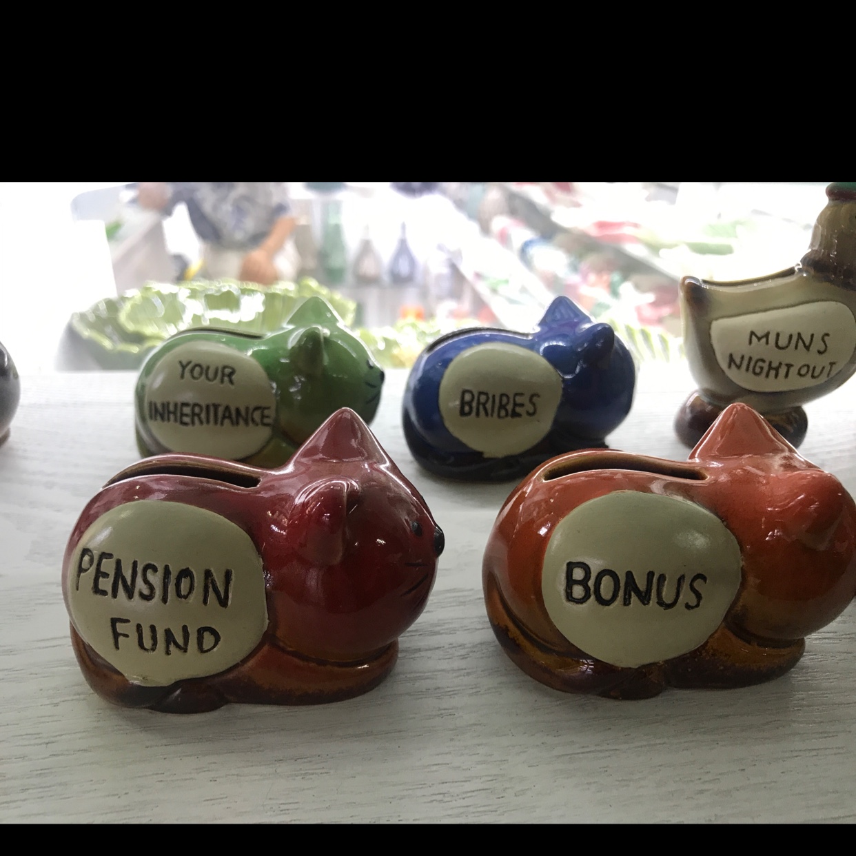 Ceramic kitten piggy bank, cartoon and cute ceramic piggy bank home decoration details Picture