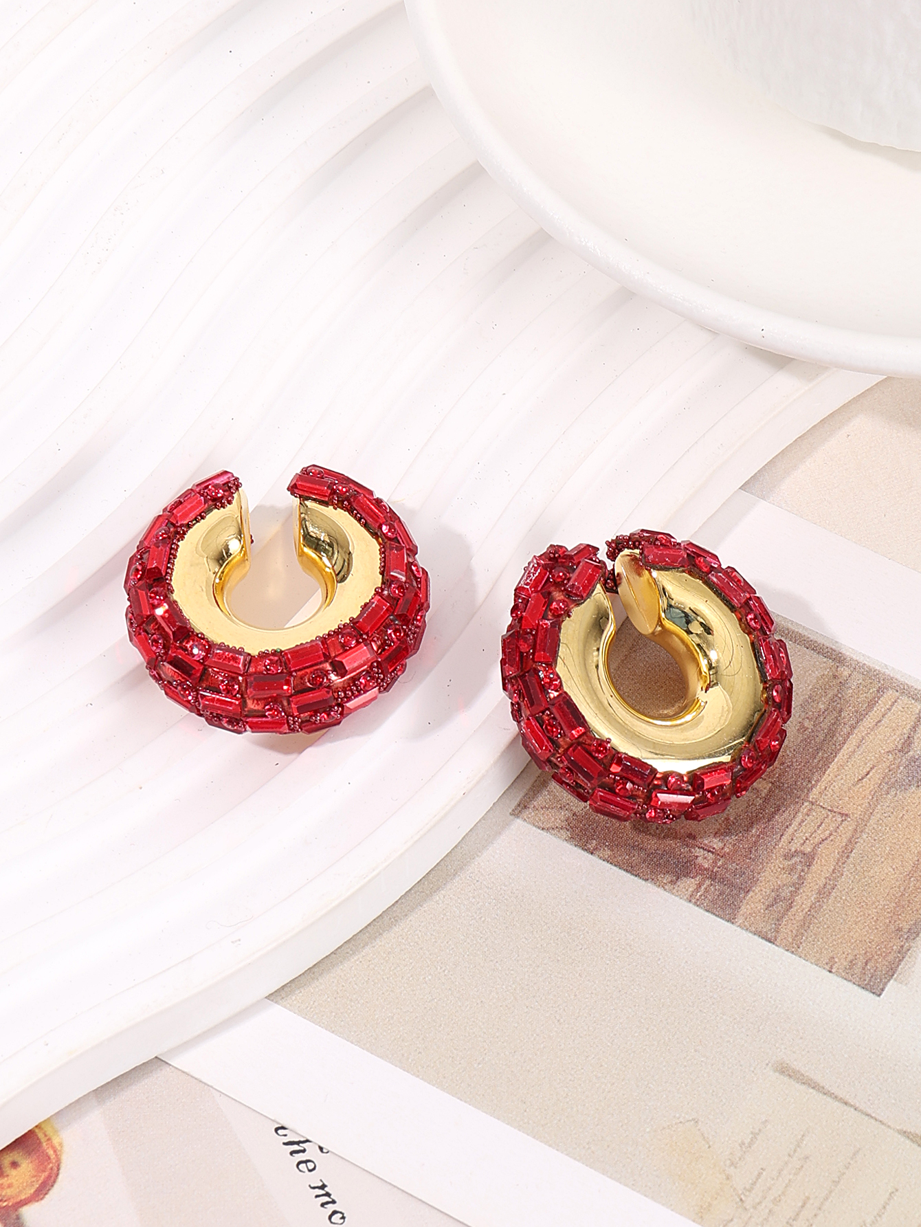 2024 New European And American Fashion Metallic Alloy C Word Diamond Without Ear Holes Women Ear Clip details Picture