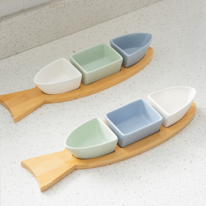Nordic Simple Matte Glaze Ceramic Snack Bowl Platter Creative Fish-Shaped Inventory Heart Plate With Wooden Base Set Application Scenario
