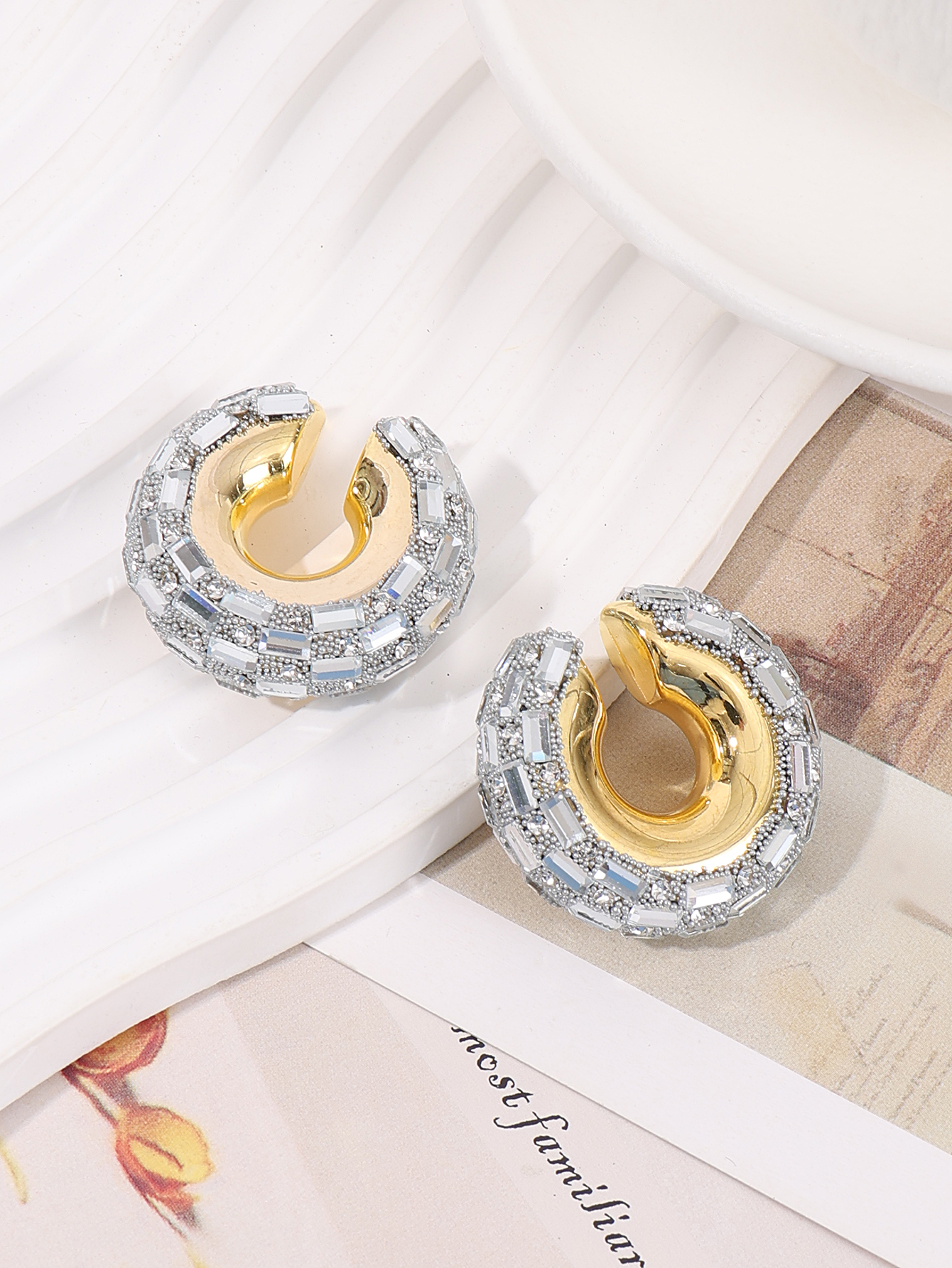 2024 New European And American Fashion Metallic Alloy C Word Diamond Without Ear Holes Women Ear Clip Application Scenario