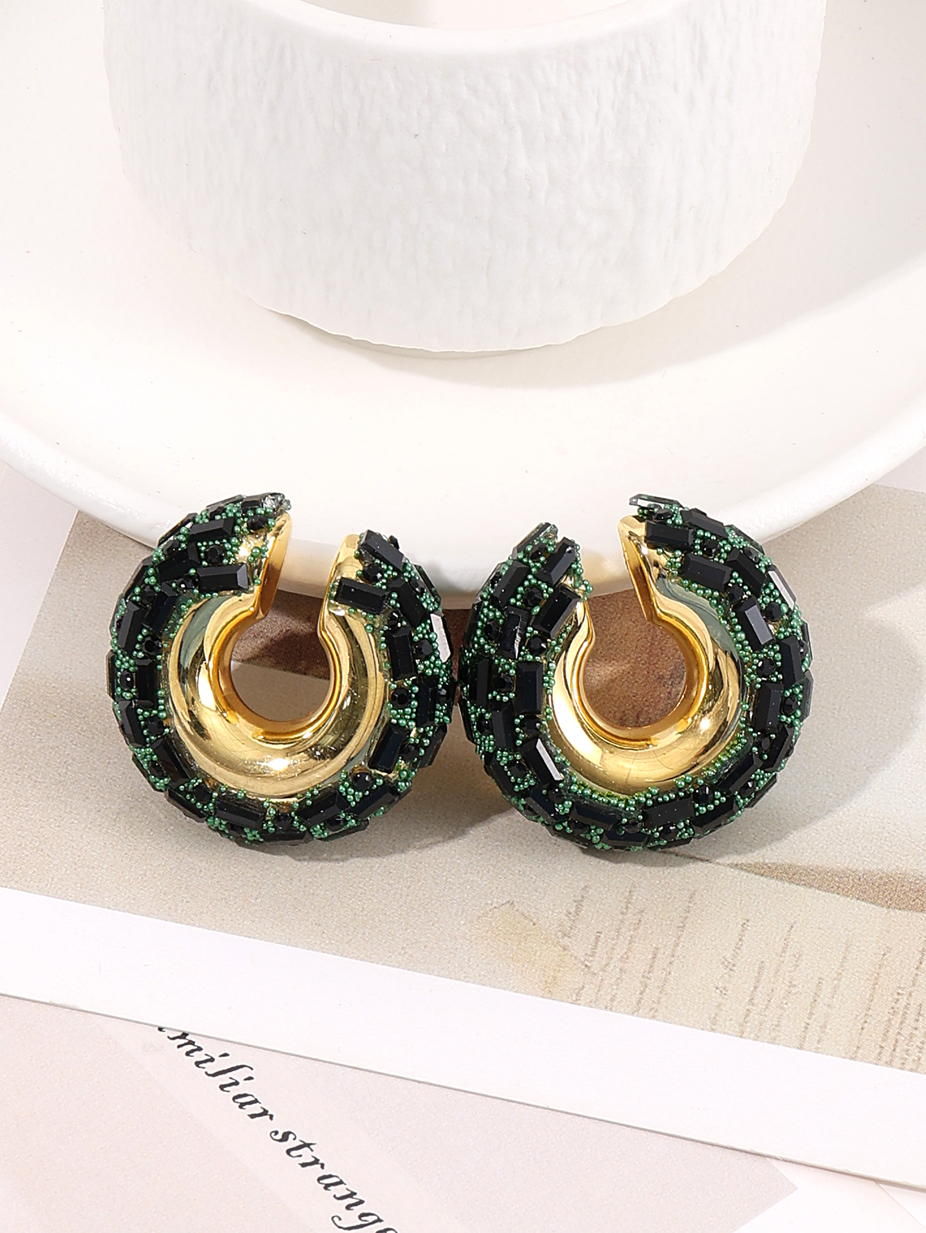 2024 New European And American Fashion Metallic Alloy C Word Diamond Without Ear Holes Women Ear Clip