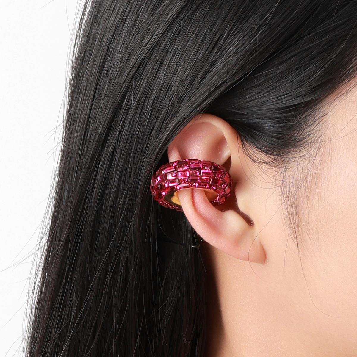 2024 New European And American Fashion Atmosphere Metal Sense Alloy C Word Diamond Without Ear Hole Women Ear Clip Application Scenario