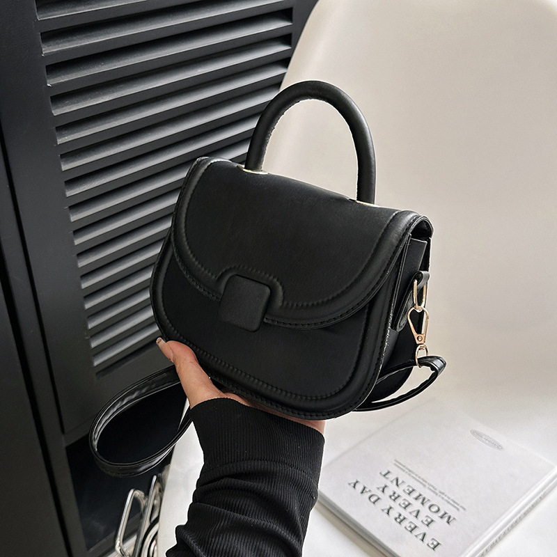 High-quality, niche crossbody bag, high-end, popular small square bag, spring women's handbag, saddle bag, underarm bag, best-selling women's bag, small crossbody bag, luggage, women's bag, bag, bag, women's crossbody fashion Bags, bags, big brand M brand bags Application Scenario