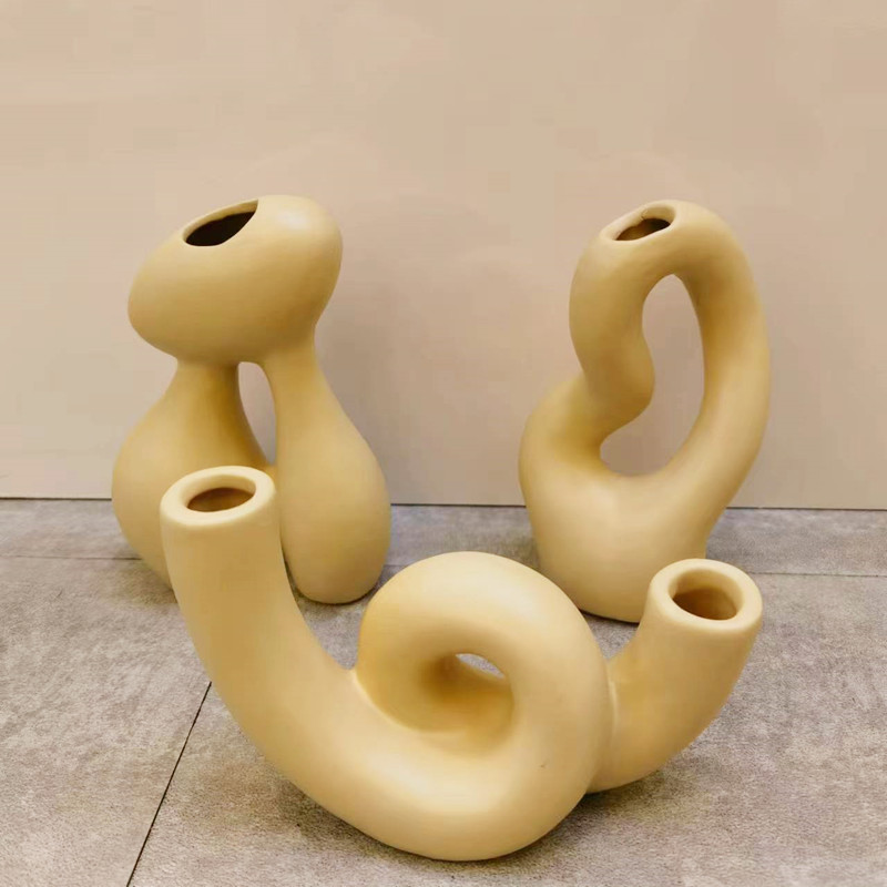 Vase ornaments, living room flower arrangements, ceramic, high-end, retro, niche, plain body, popular wabi-sabi style decorative items, dry flower white