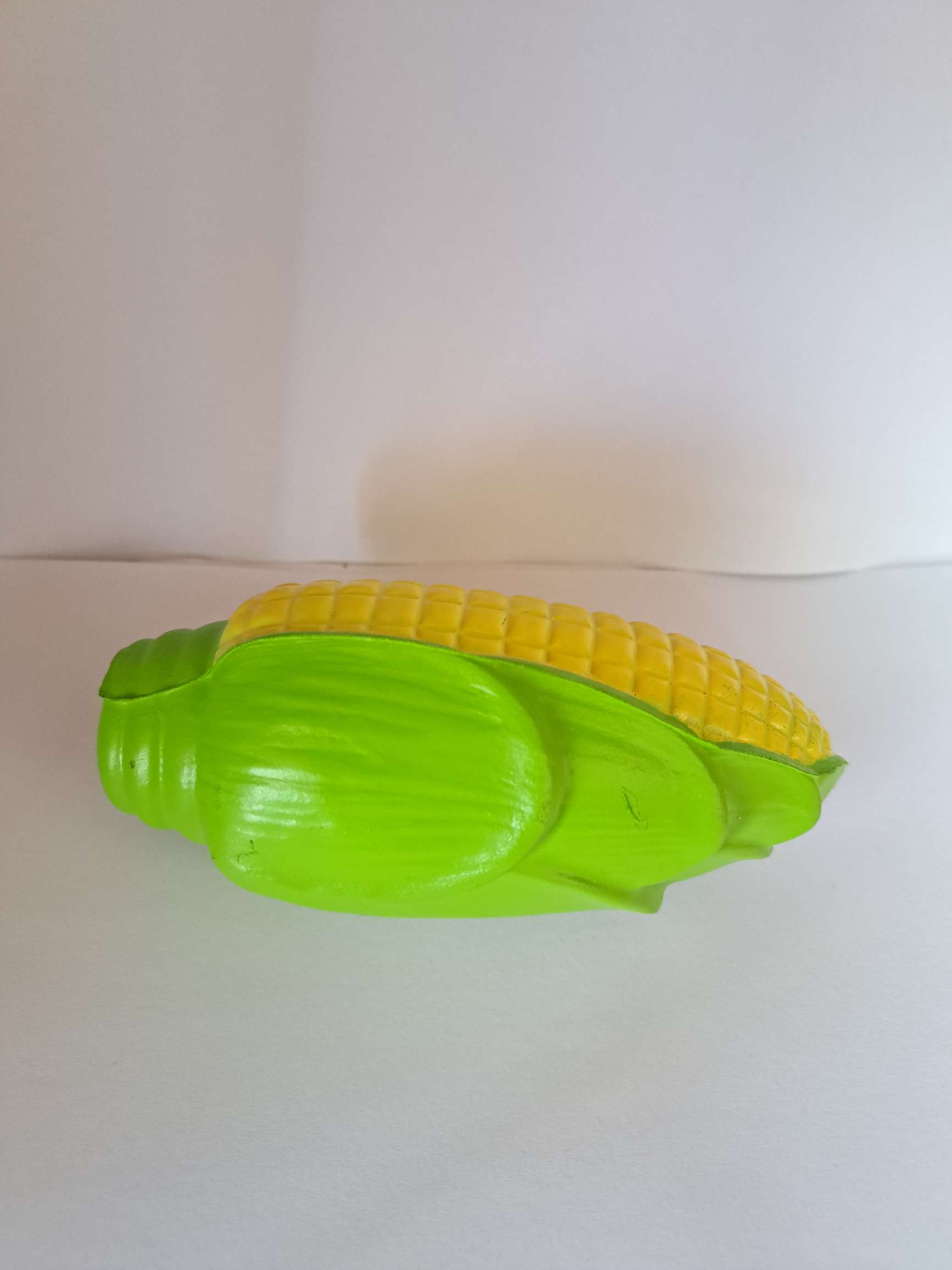 9CM仿真玉米玩具，玉米减压球，玉米压力球，可印logo白底实物图