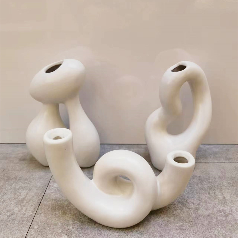 Vase ornaments, living room flower arrangements, ceramic, high-end, retro, niche, plain body, popular wabi-sabi style decorative items, dry flower white Application Scenario