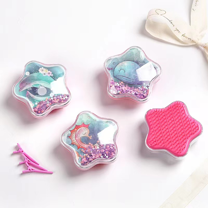 The display box features a creative five-pointed star cartoon star-shaped air cushion comb for children. It is portable, transparent, and has a cute and girlish charm Application Scenario