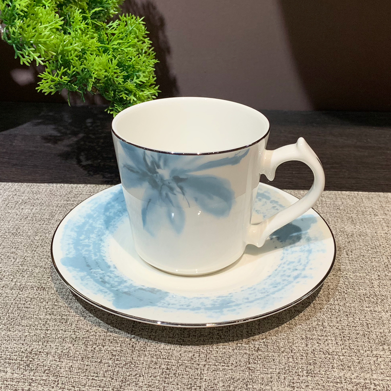 Wholesale of four-piece sets of ceramic tableware for high-end clubs and restaurants, as well as Chinese-style gold-border landscape plates and bowls Item Picture
