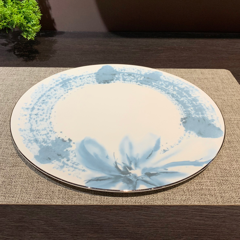Wholesale of four-piece sets of ceramic tableware for high-end clubs and restaurants, as well as Chinese-style gold-border landscape plates and bowls Application Scenario