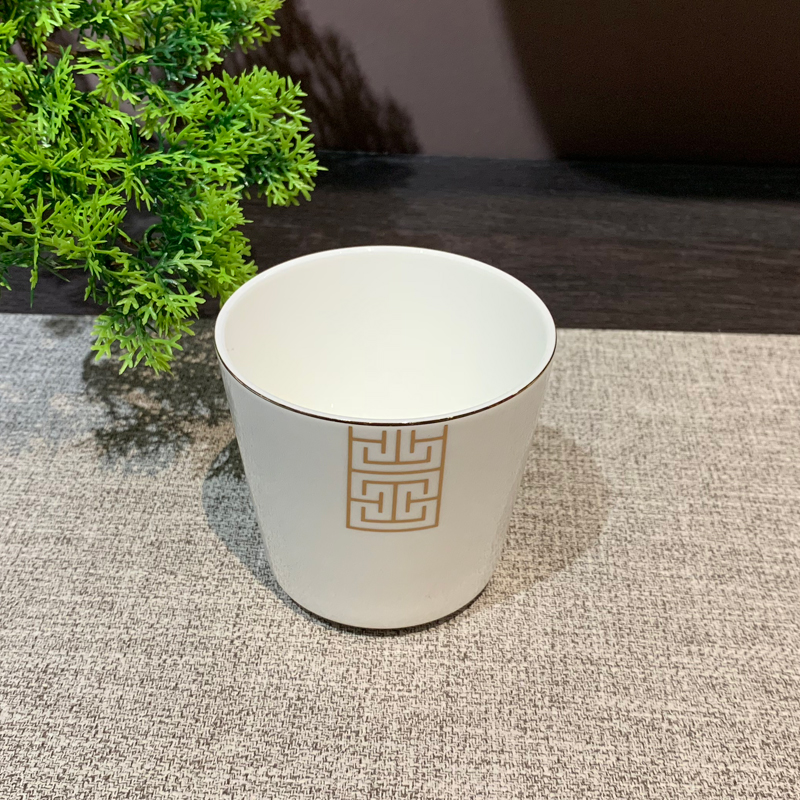 Factory direct sales of hotel ceramic display tables, eight-piece sets of tableware, gold-edge bowls, plates, spoons, towels and plates, club and restaurant tableware and plates, ceramic wholesale available, customization available Item Picture