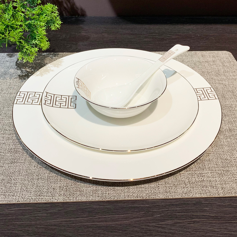 Factory direct sales of hotel ceramic display tables, eight-piece sets of tableware, gold-edge bowls, plates, spoons, towels and plates, club and restaurant tableware and plates, ceramic wholesale available, customization available Application Scenario