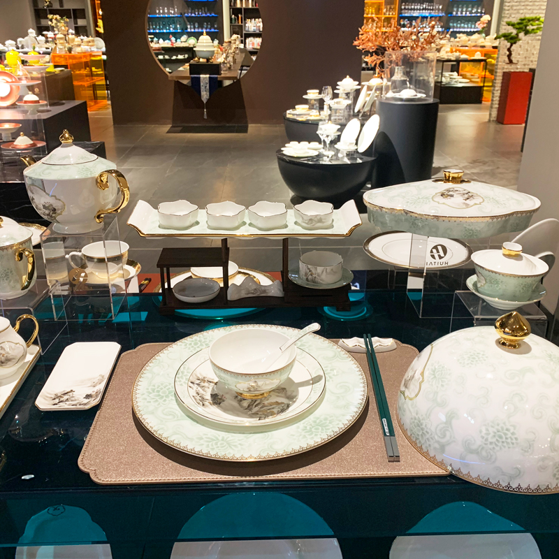 Wholesale of ceramic bowl and plate sets for Chaozhou hotel supplies, light luxury club table setting eight-piece sets, and gold-edge tableware details Picture