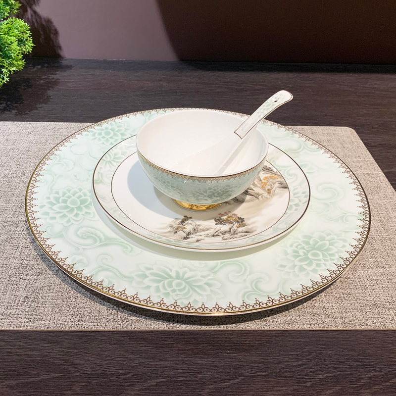 Wholesale of ceramic bowl and plate sets for Chaozhou hotel supplies, light luxury club table setting eight-piece sets, and gold-edge tableware Application Scenario