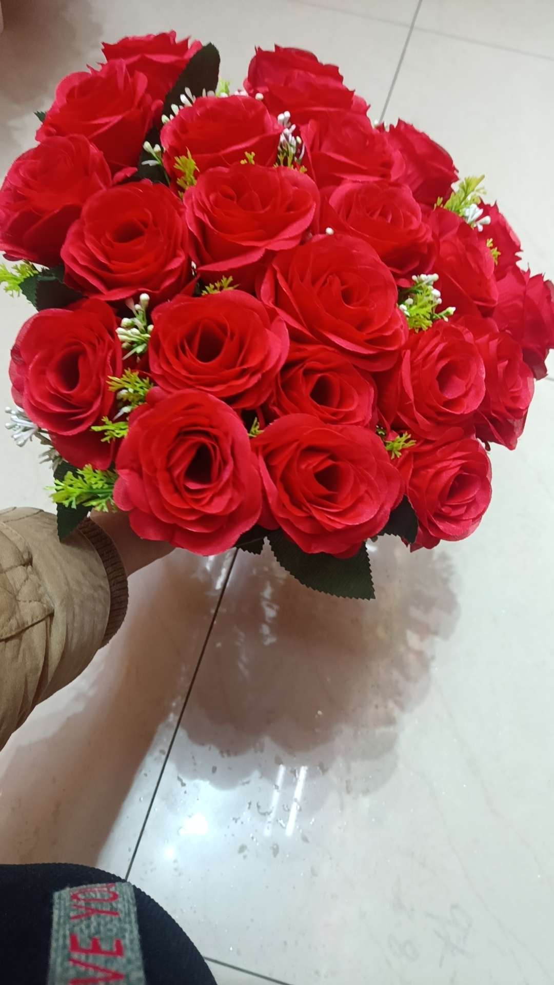 24头手捧花，24叶24花1支1包大红色