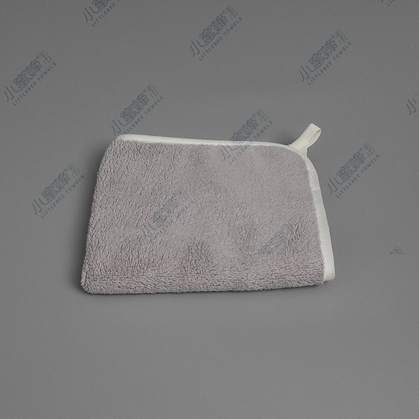 One-piece consignment factory direct sales warp knitted coral fleece plain square towel, Little Bee towel. Product number: 101 Item Picture
