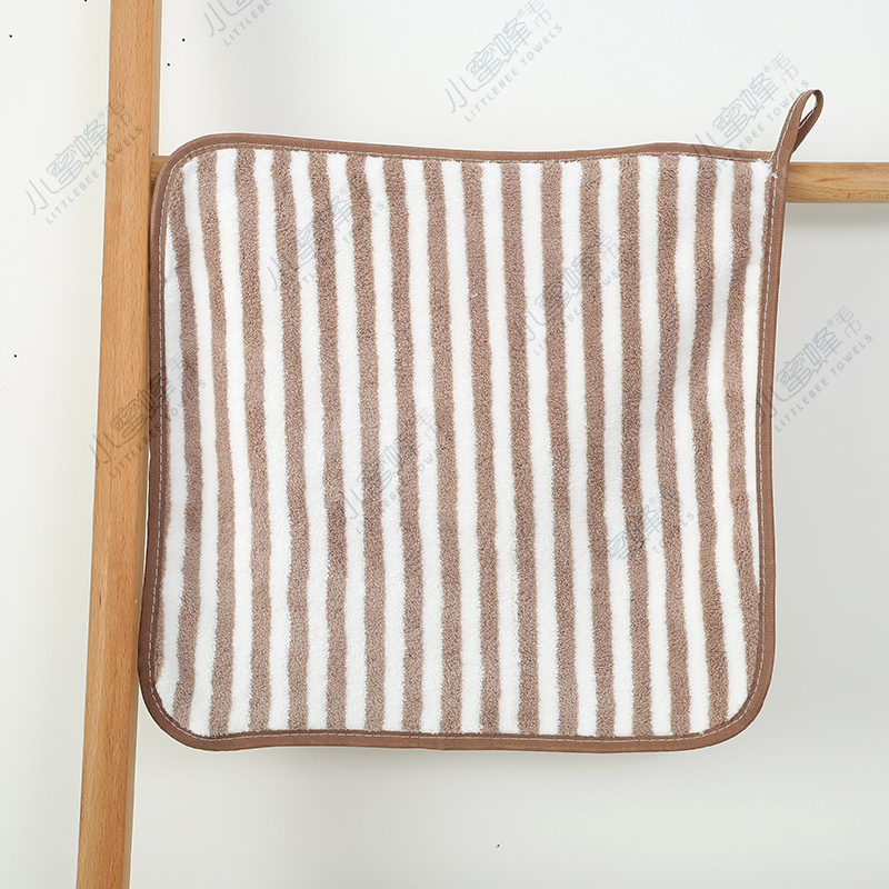 A Hair Manufacturers Direct Coral Velvet Striped Towel Small Bee Towel Item No. : 109 Application Scenario