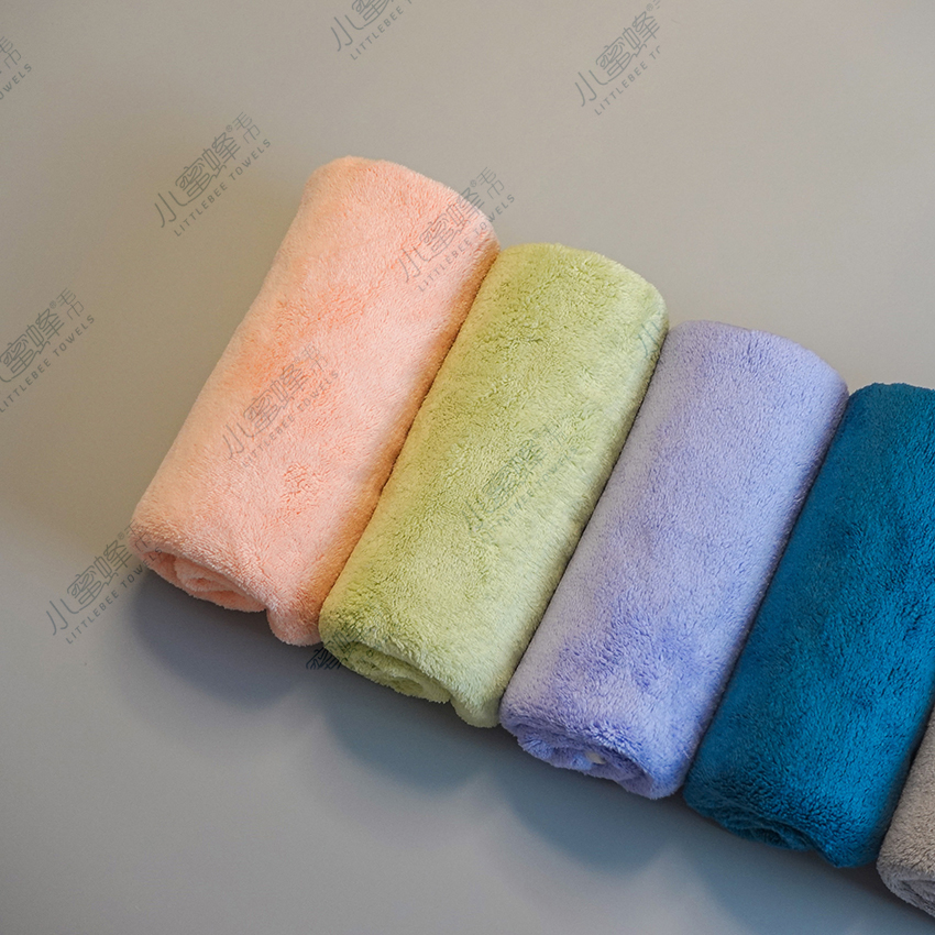 A Dry Hair Towel Warp Knitted Coral Velvet Wrapped Plain Color Super Absorbent No. : 308 Application Scenario