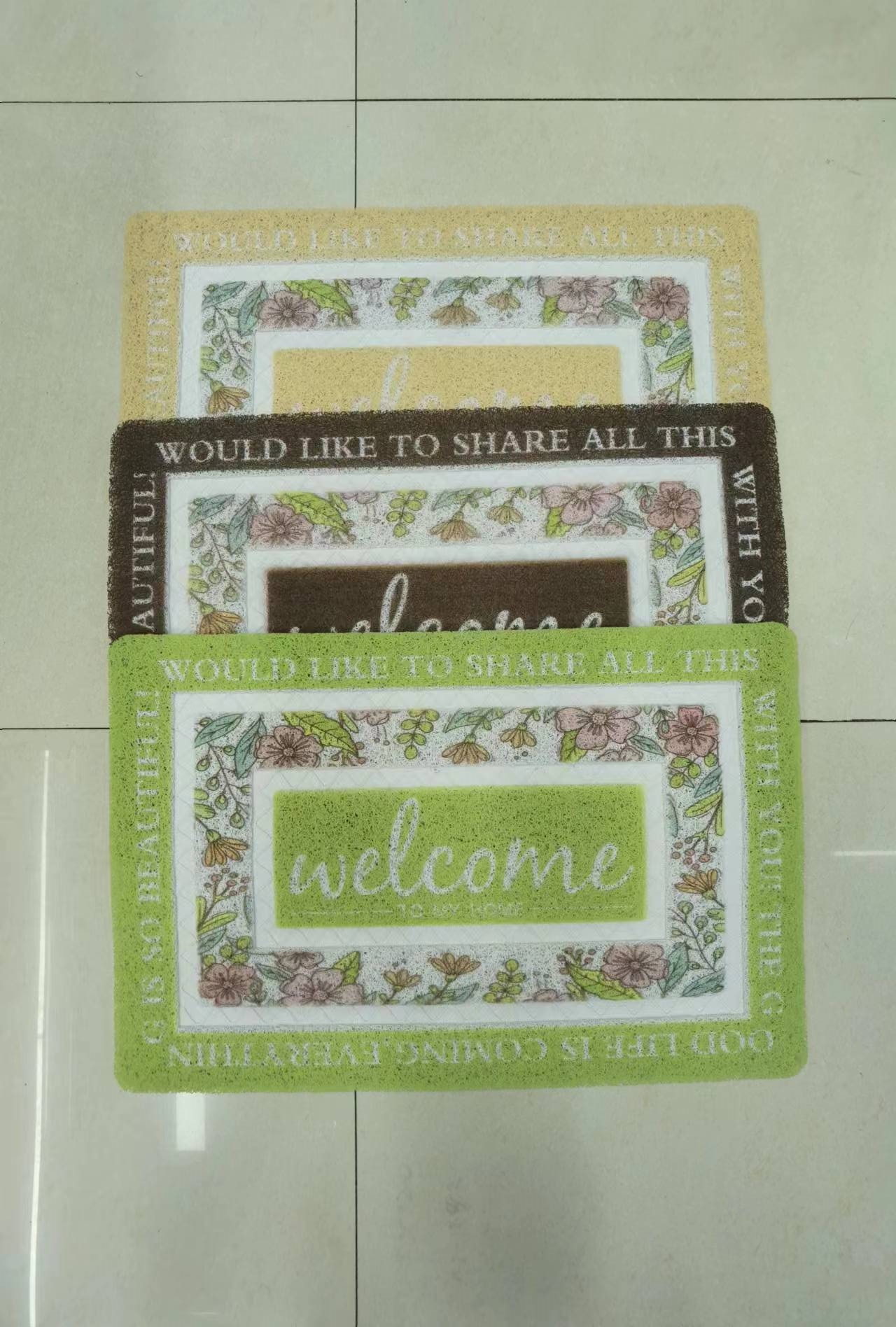 The new 3D square square-shaped floor mat, PVC mat, anti-slip mat, door mat, bathroom mat, brushed mat, foot mat and indoor mat have multiple patterns and good anti-slip effect. The size is 40*60CM Item Picture