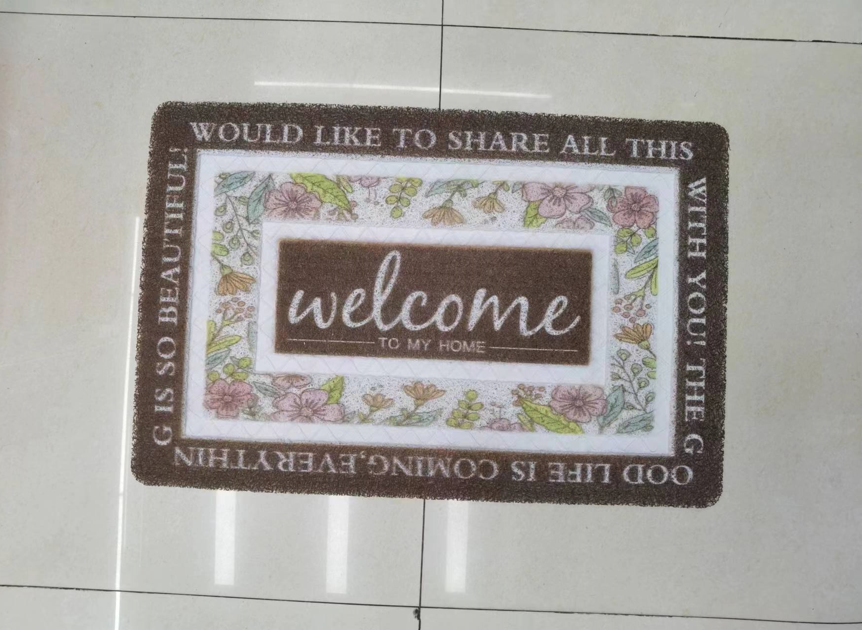 The new 3D square square-shaped floor mat, PVC mat, anti-slip mat, door mat, bathroom mat, brushed mat, foot mat and indoor mat have multiple patterns and good anti-slip effect. The size is 40*60CM full figure