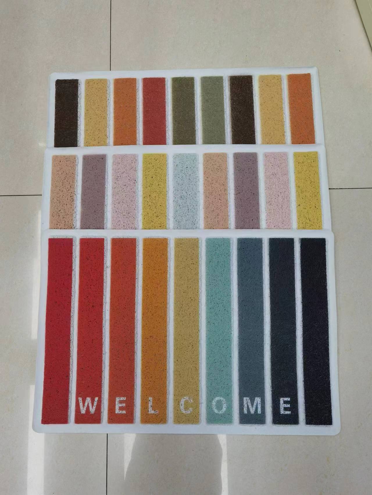 The new 3D striped floor mat, PVC mat, anti-slip mat, door mat, bathroom mat, brushed mat, foot mat and indoor mat have multiple patterns and good anti-slip effect. The size is 40*60CM Item Picture