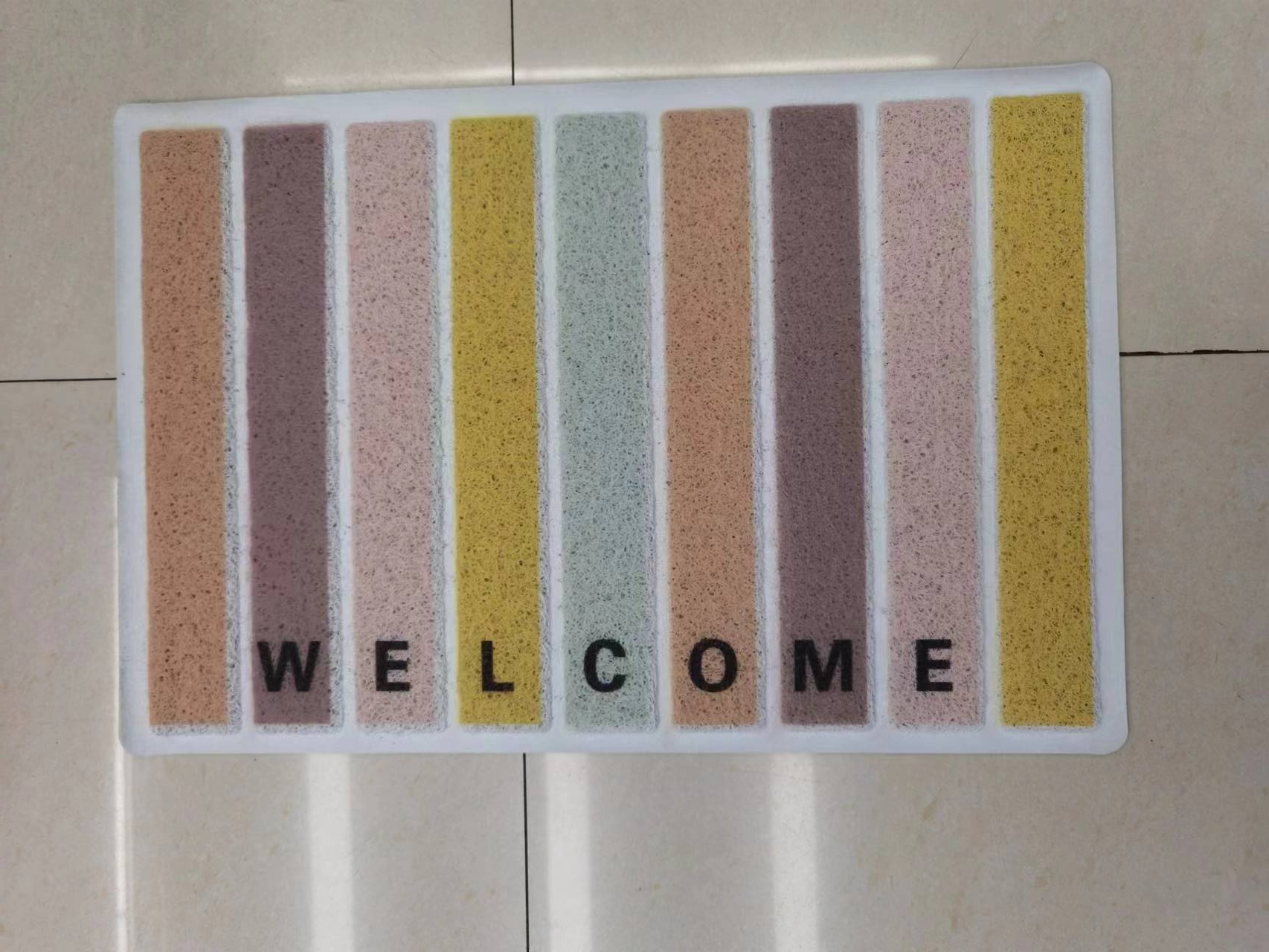 The new 3D striped floor mat, PVC mat, anti-slip mat, door mat, bathroom mat, brushed mat, foot mat and indoor mat have multiple patterns and good anti-slip effect. The size is 40*60CM Specification drawing