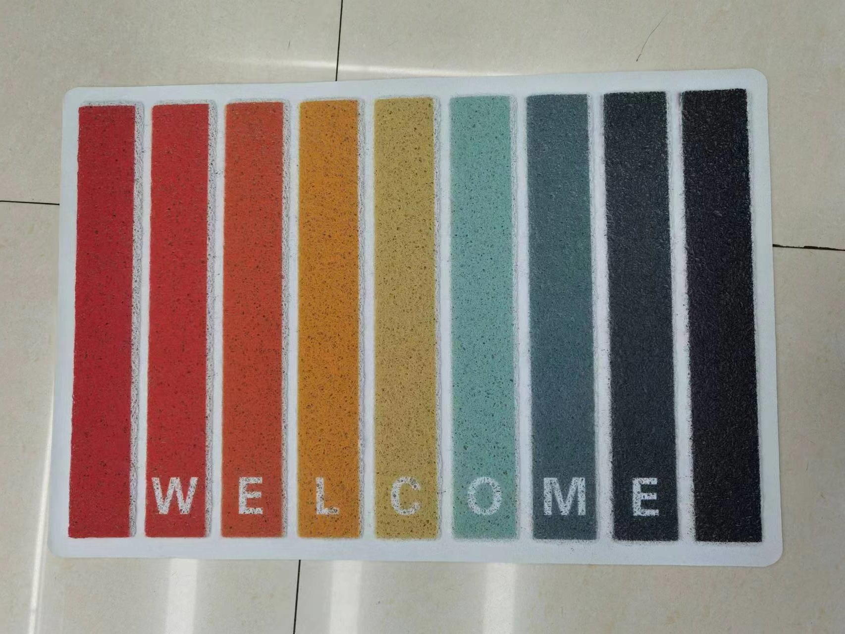 The new 3D striped floor mat, PVC mat, anti-slip mat, door mat, bathroom mat, brushed mat, foot mat and indoor mat have multiple patterns and good anti-slip effect. The size is 40*60CM details Picture