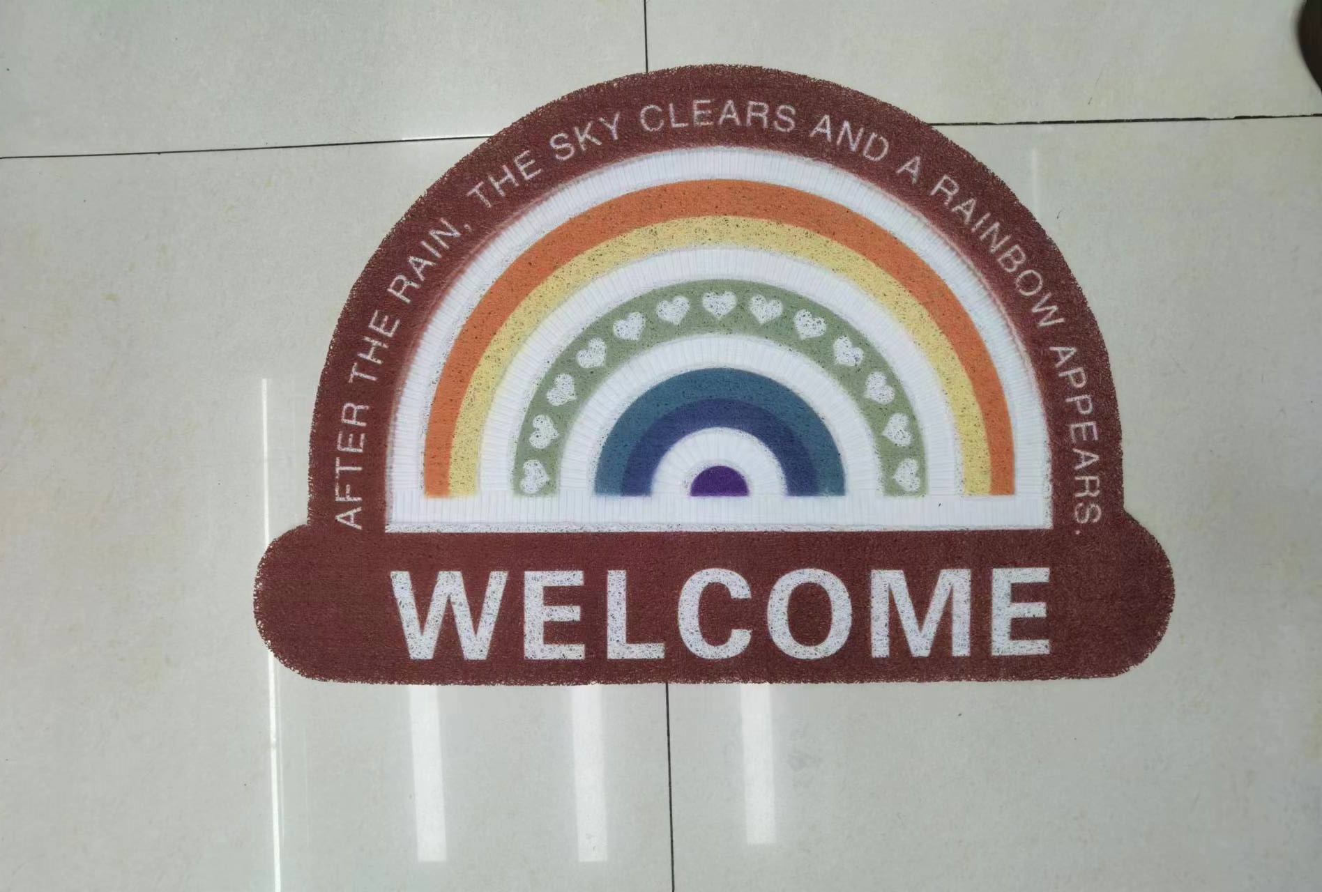 The new 3D semi-circular rainbow floor mat, PVC mat, anti-slip mat, door mat, bathroom mat, brushed mat, foot mat and indoor mat have multiple patterns and good anti-slip effect. The size is 40*60CM Item Picture