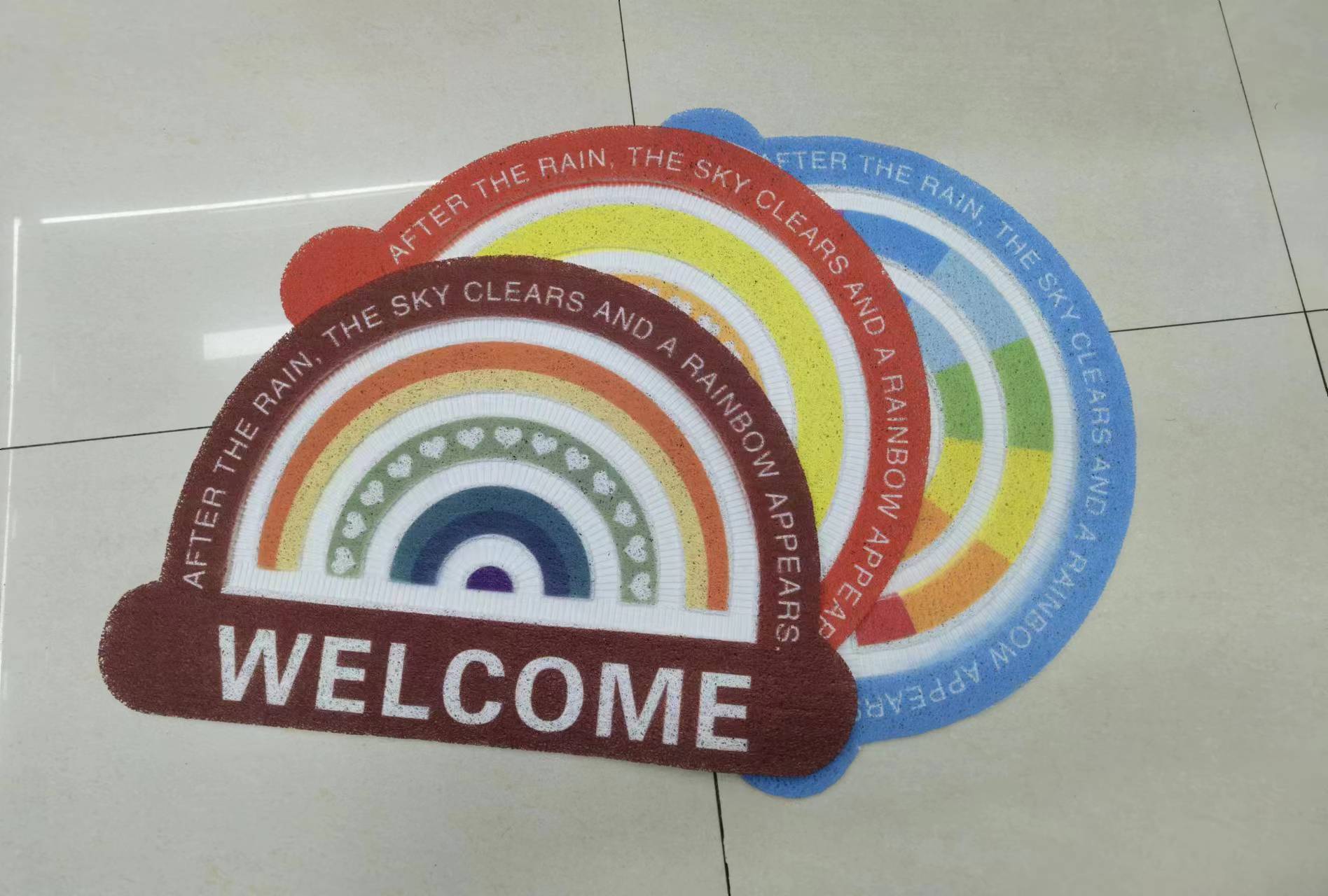 The new 3D semi-circular rainbow floor mat, PVC mat, anti-slip mat, door mat, bathroom mat, brushed mat, foot mat and indoor mat have multiple patterns and good anti-slip effect. The size is 40*60CM Specification drawing