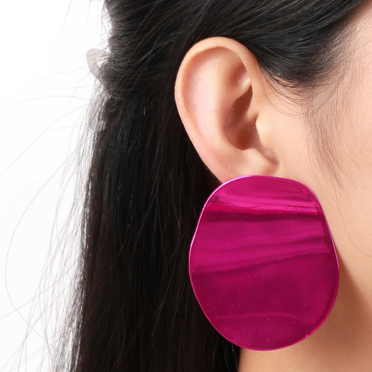 Autumn and winter with Korean fashion commuting simple ins style niche design sense of women's earrings thumbnail