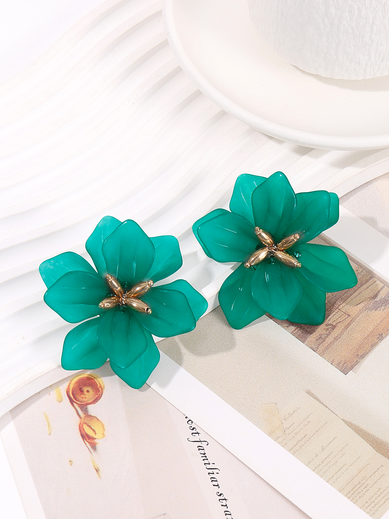Korean version retro exaggerated personality exaggerated immortal petals show face thin net red super fairy flower women earrings thumbnail