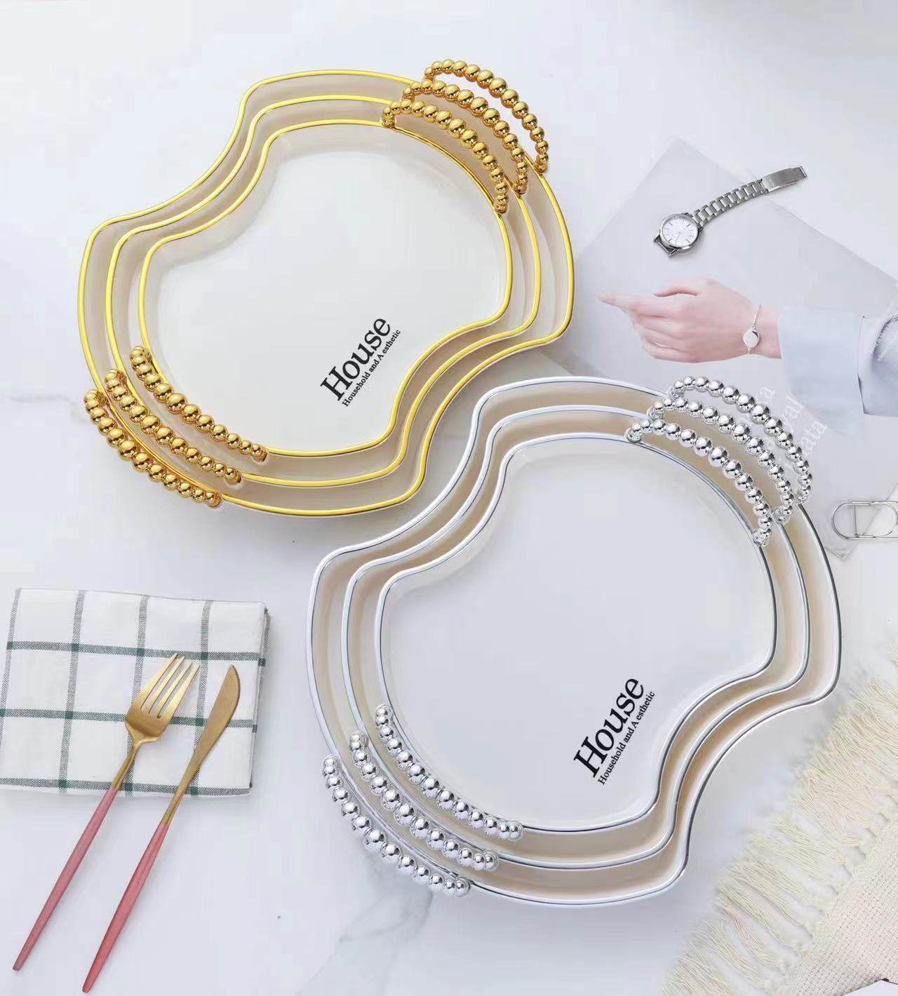 A set of PET light luxury trays for home dining, transparent tea cups, water cups, tea trays, plastic cups and plates, commercial dining plates Application Scenario